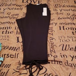 Livi Capri Leggings